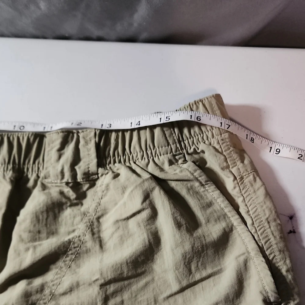 Columbia Women's Tan Cargo Shorts - Picture 3 of 5